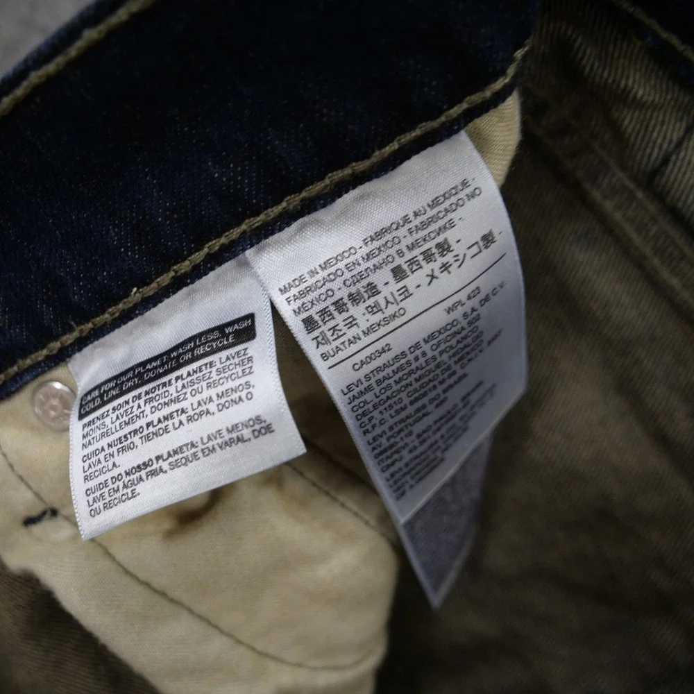 Levis gently pre